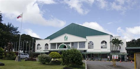De La Salle Lipa.